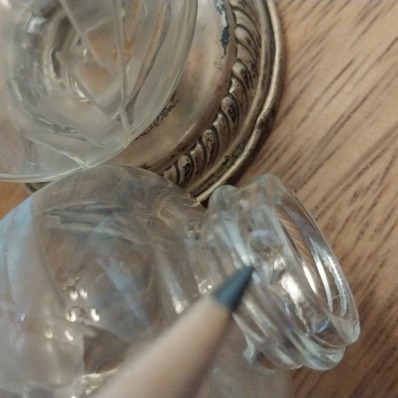 Pair Quaker Sterling Silver Etched Glass Salt & Pepper Shakers - Picture 13 of 13